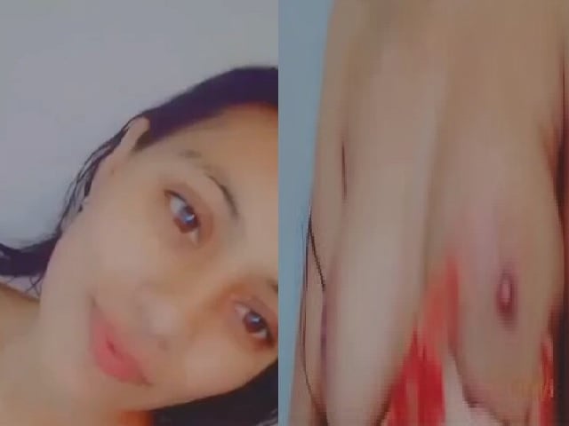 Seductive Indian girl nude selfie viral video